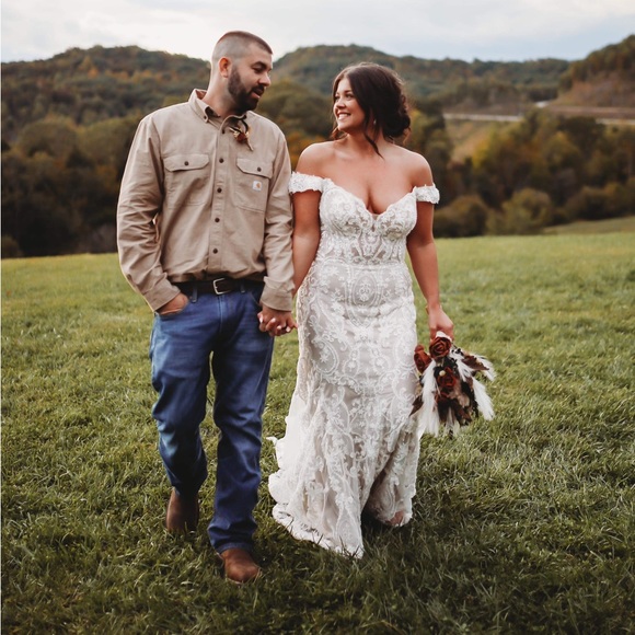 Allure Couture Bridal Gown - Picture 4 of 6